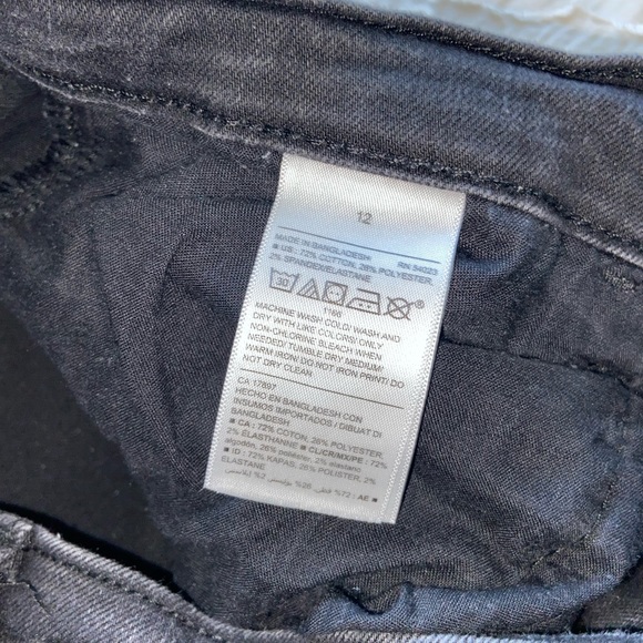 Black Old Navy Jean Shorts - Picture 2 of 3